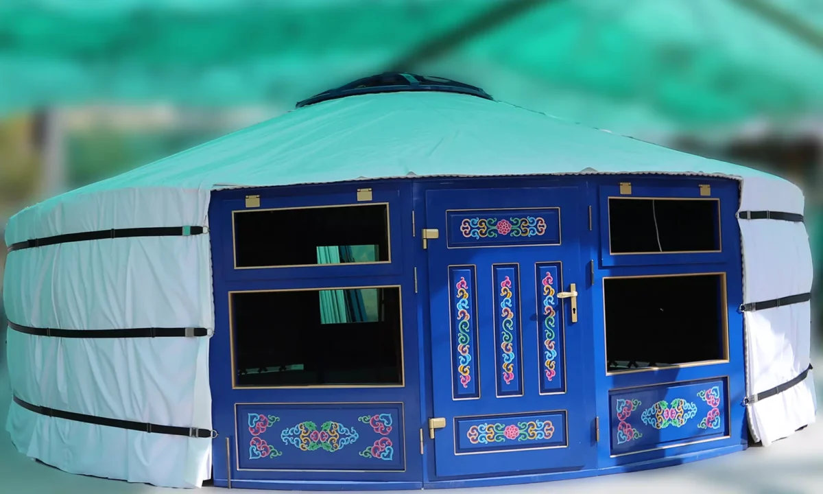 A 22t yurt with 2 front windows (Yurt #22329)