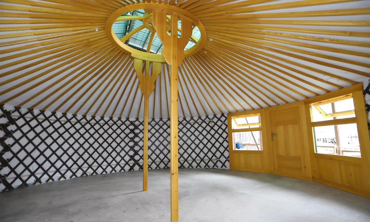 A 6.7-meter yurt with 2 front windows (Yurt #23349) - Image 5