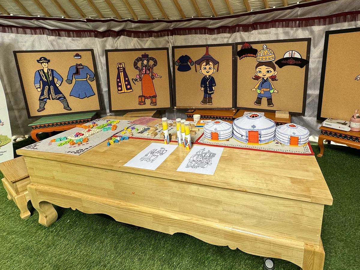 Yurt exhibition - furniture and artifacts (2)